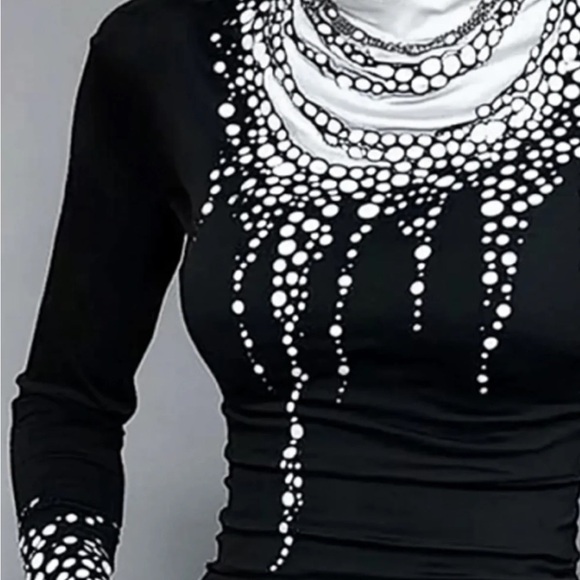STYLEWE Tops - Chic Black and White Patterned Top